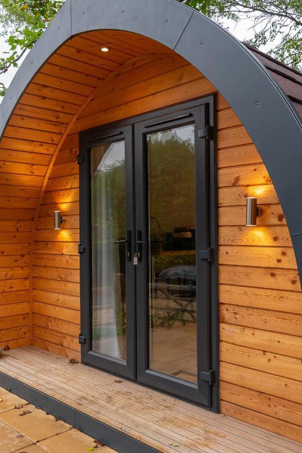 The Plough Inn Cabins Ramsden Exterior foto